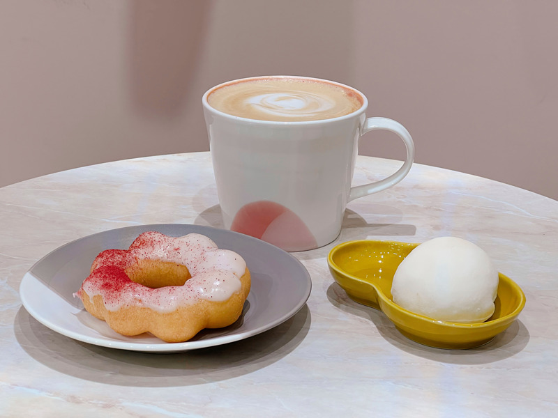 Momochi set (mochi donut/mochi ice cream + coffee/tea)