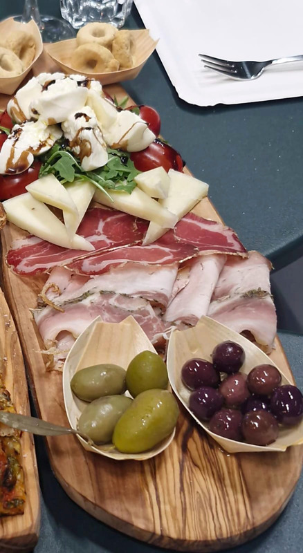 Tagliere per 2. Mix cheeses and cold cut platter for 2 people.