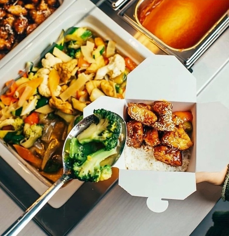Nappaa herkullinen boksi mukaan buffetista ja nauti.
