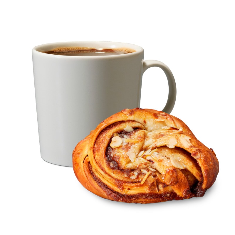 Uunituore kanelisolmu ja kahvi yhteishintaan.