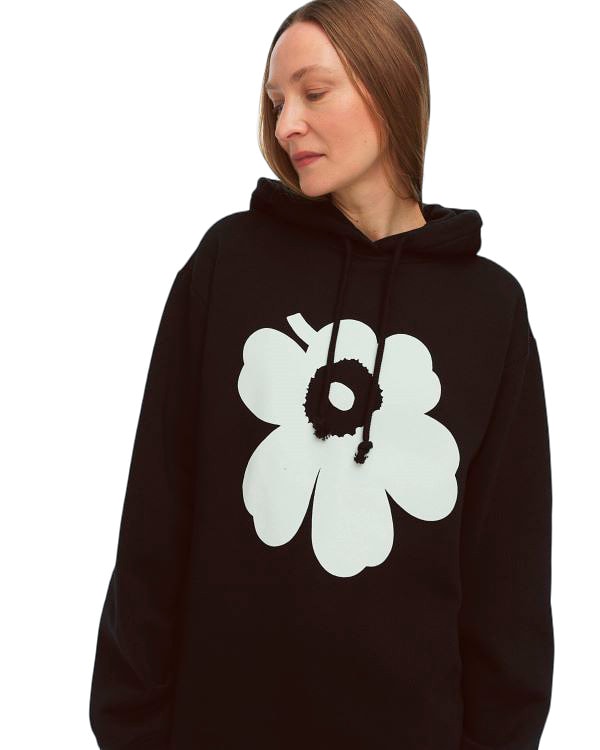 Musta huppari, jossa valkoinen Unikko-kuvio. Unisex-malli.