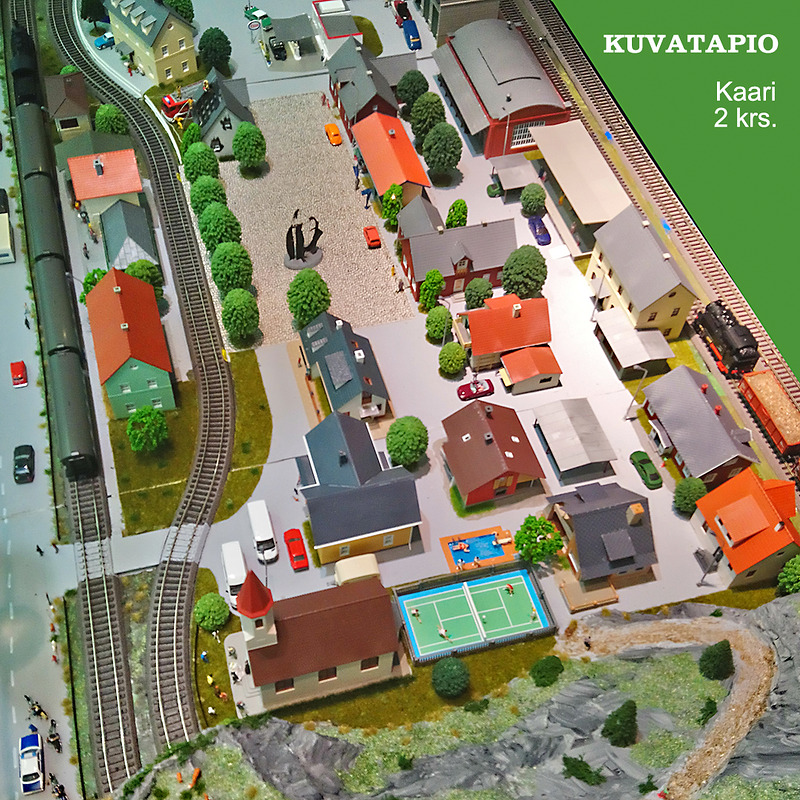 Montako ilmapalloa löydät myymälän pienoisjunaratamaisemasta? Palkinto, studiokuvauslahjakortti, arvotaan osallistujien kesken.
