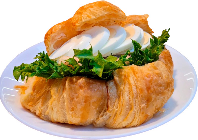 Tomaattimozzarella- tai rosvopaisti-juustocroissant.