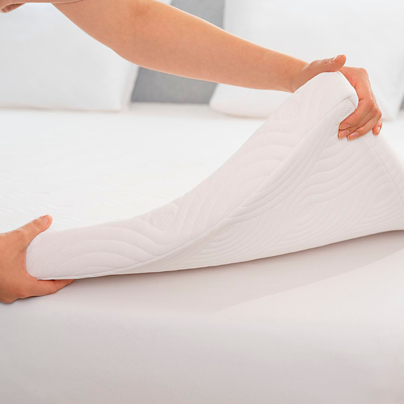 TEMPUR-sijauspatjalla saat aidon TEMPUR-kokemuksen millä tahansa vuoteella. 8 cm paksuinen TEMPUR-sijauspatja uudistaa minkä tahansa sängyn aidoksi TEMPUR-sängyksi.