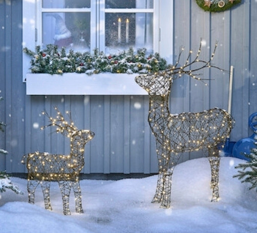 Suuri LED-valaistu polyrottinkinen jouluporo ulkokäyttöön. 260 tunnelmallista lämpimän valkoista mikro-LED-valoa.