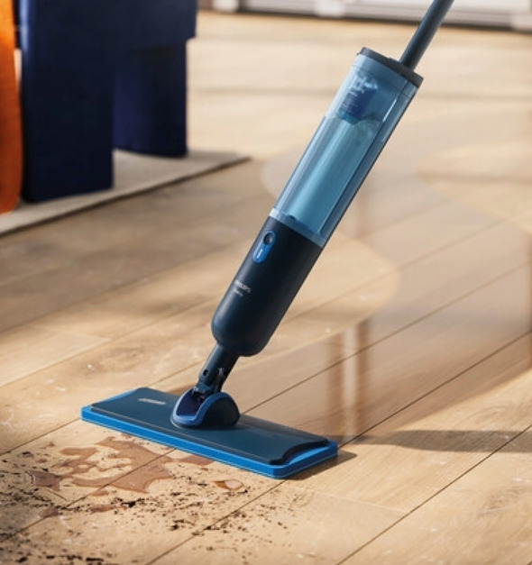 Johdoton muotoilu ja 360° kääntyvä nivel tekevät mopista kätevän käyttää kaikkialla kotona – myös matalien huonekalujen alta.