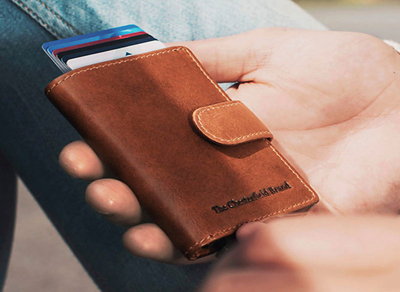 Paljon malleja naisille ja miehille, mm. Nabo, Secrid ja Chesterfield.