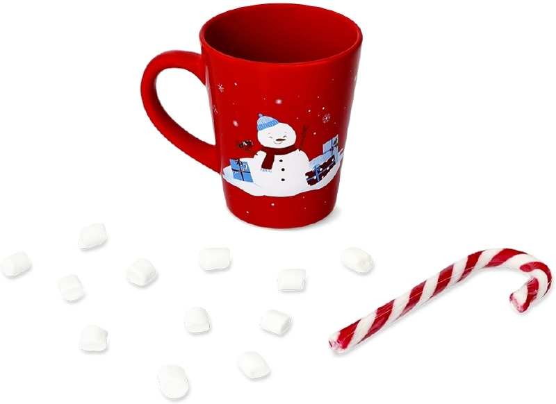 Kaakaoainekset pakattuna jouluiseen mukiin.