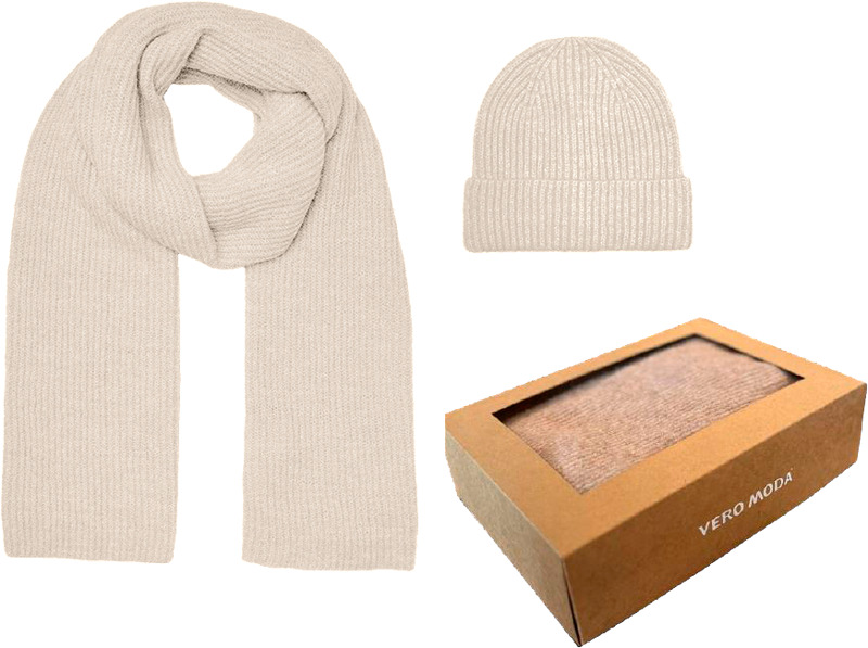 Settiin kuuluu pipo/panta, kaulahuivi sekä lapaset. Neljässä värissä.