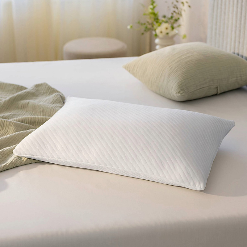 TEMPUR®in ainutlaatuista nukkumismukavuutta. 3 vuoden laatutakuu. Tempur-asiantuntija auttaa sopivan tyynyn valinnassa.