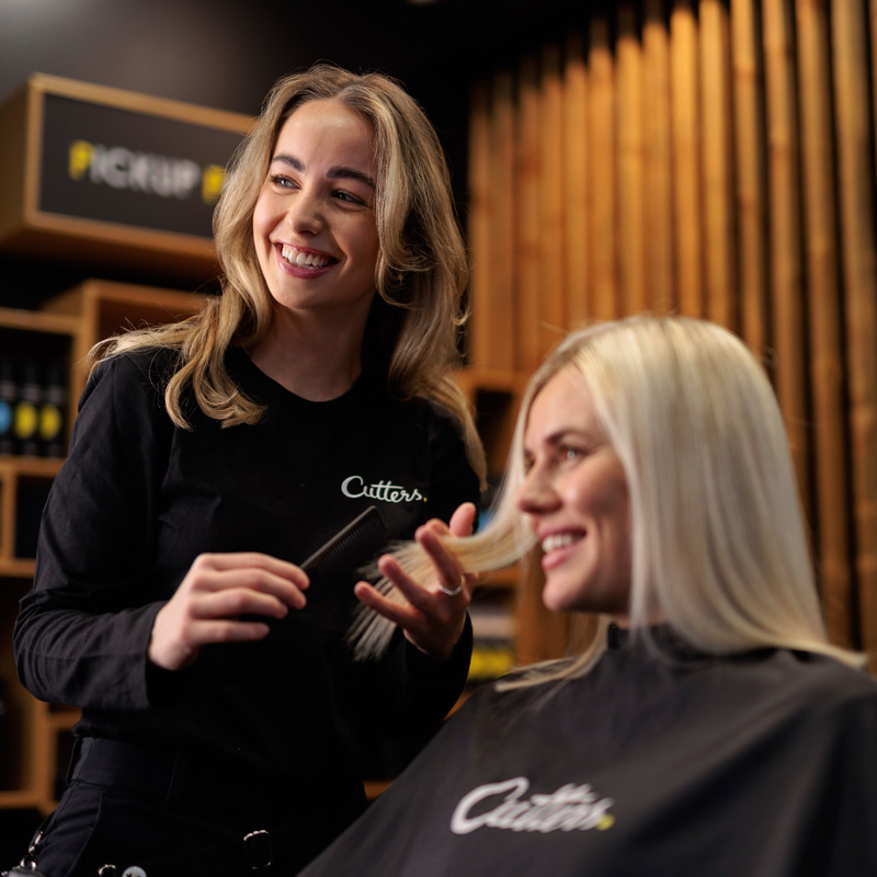 Tehokas ja laadukas hiustenleikkaus joulukiireen keskellä.