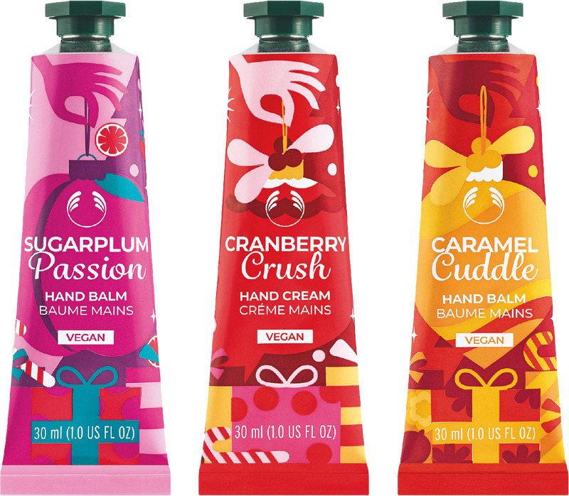 Käsiä hemmottelevat voiteet pehmentävät ja kosteuttavat ihoa. Saatavilla kolme kausituoksua: Cranberry Crush, Sugarplum Passion & Caramel Cuddle!