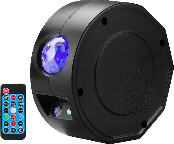 Projektorin valo saa huoneen tuntumaan taivaankannelta.
