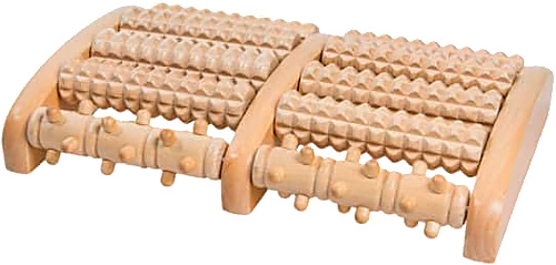 Kaarevassa, puisessa Komfort-jalkahierojassa on 10 hierovaa rullaa.