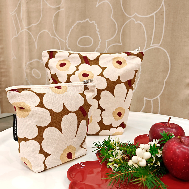 Eri kokoisia kosmetiikkalaukkuja sekä naisille että miehille.