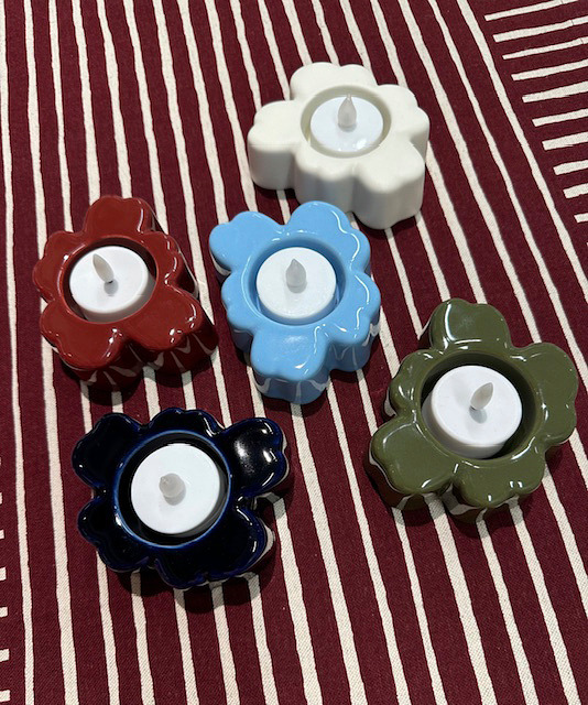 Keraaminen lyhty tuikkukynttilälle. 