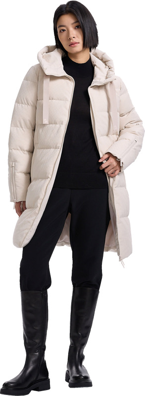 Ril'sin suoralinjainen untuvatakki kiinteällä hupulla. Vettähylkivä. Luonnonvalkoinen ja musta.