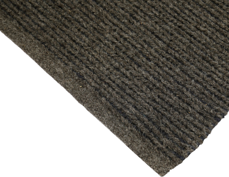 Tummanharmaa, koko 160x230 cm.