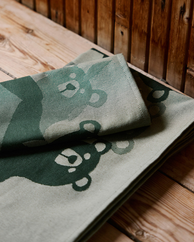 Kopla-laudeliinoissa miellyttävän pehmeä tuntuma kohtaa kuosiinkudotun ja lankavärjätyn puuvillan.