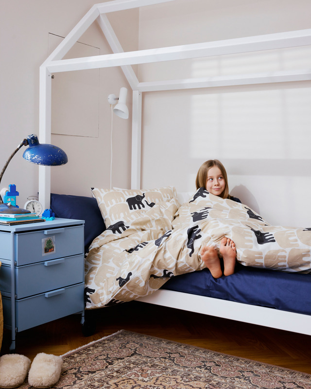 Ylistys erilaisuudelle ja oman polun seuraamiselle, osa kohottaa kärsänsä iloiseen tervehdykseen.