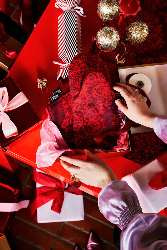 Ihanan jouluinen Vallilan Mandariini-kuosinen patakinnas, valikoimassa myös patalaput.