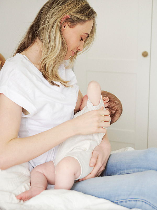 Toimiva imetyspaita mahdollistaa huomaamattoman imetyksen julkisillakin paikoilla. Ripe Maternity on australialainen äitysvaatemerkki, jonka valikoimiin kuuluu moderneja, tyylikkäitä ja ennen kaikkea mukavia äitiys- ja imetysvaatteita.