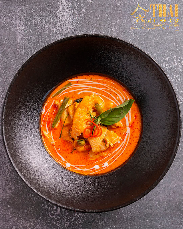 To–pe lounaan jälkeen, la–su koko päivän. Käytämme suomalaista kanaa.