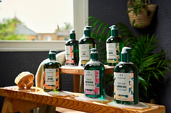 Tuoksuina: Oliivi, Ruusu, Moringa, Satsuma, Greippi, Mango ja Mansikka.