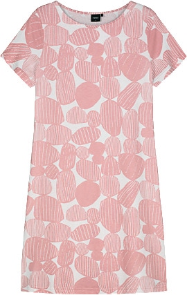 Vaaleanpunainen kuosillinen Kummeli-yöpaita lyhyillä hihoilla. Materiaali on laadukasta, iholla miellyttävän pehmeältä tuntuvaa ja helppohoitoista puuvilla-modaalia. Saatavilla myös mustavalkoisena sekä pyjamana.