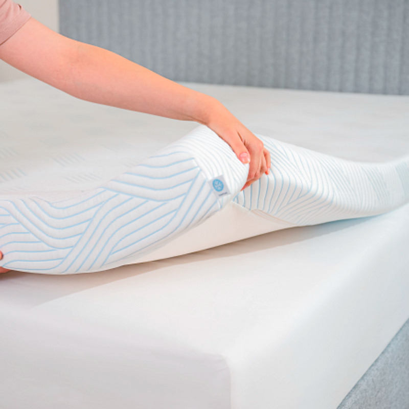 Tukea antavalla 8 cm paksulla TEMPUR-sijauspatjalla voit nauttia TEMPUR-materiaalin ominaisuuksista myös nykyisessä sängyssäsi. Valitse TEMPUR-myymälän asiantuntijan kanssa itsellesi sopiva vaihtoehto. Sijauspatja saatavilla kolmessa eri tunteessa; soft, medium tai firm.