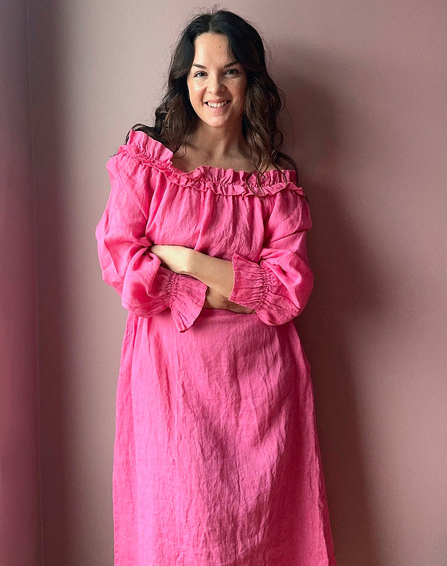 Upea June-pellavapusero ja -mekko löytyy monessa sävyssä.
