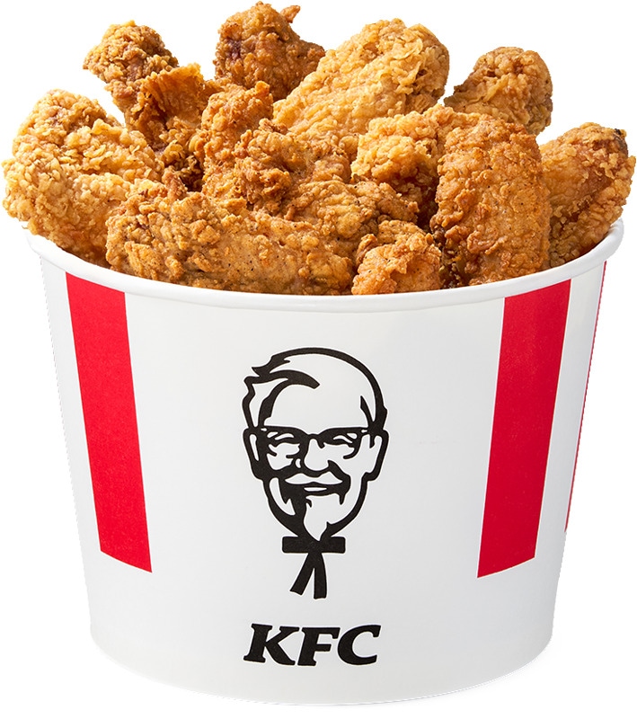 10 kpl KFC:n hot wingsejä – sopivan tulisina ja rapeina suoraan bucketista.