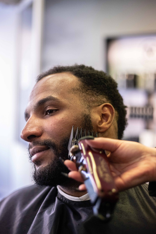 Sekä lyhyen että pidemmänkin parran siistimiseen. 