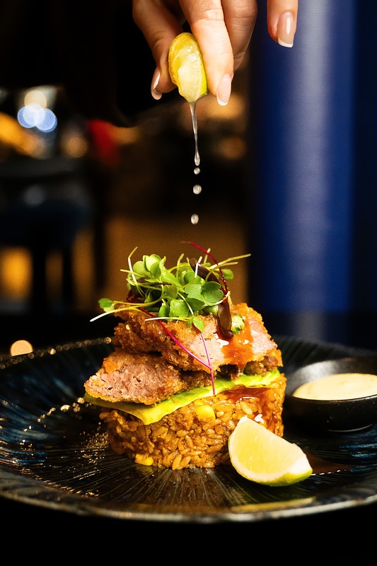 Saatavilla päivällistarjoilun aikana klo 15 jälkeen.